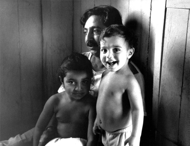 Chico Mendes e seus filhos.