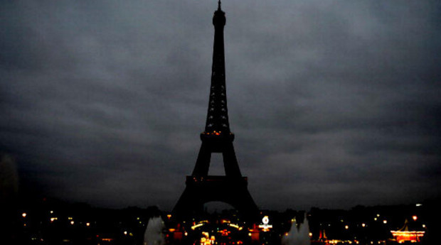 Torre_Eiffel_Luces_Apagadas